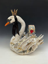 Cargar imagen en el visor de la galería, TUÉRCELE EL CUELLO AL CISNE
